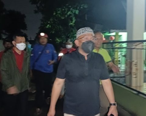 Wali Kota depok dambangi lokasi puting beliung