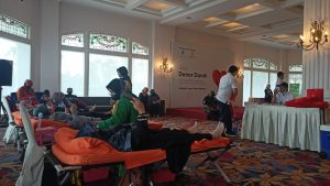Kegiatan donor darah yang dilaksanakan oleh PT Karaba pada Rabut 8 Juni 2022