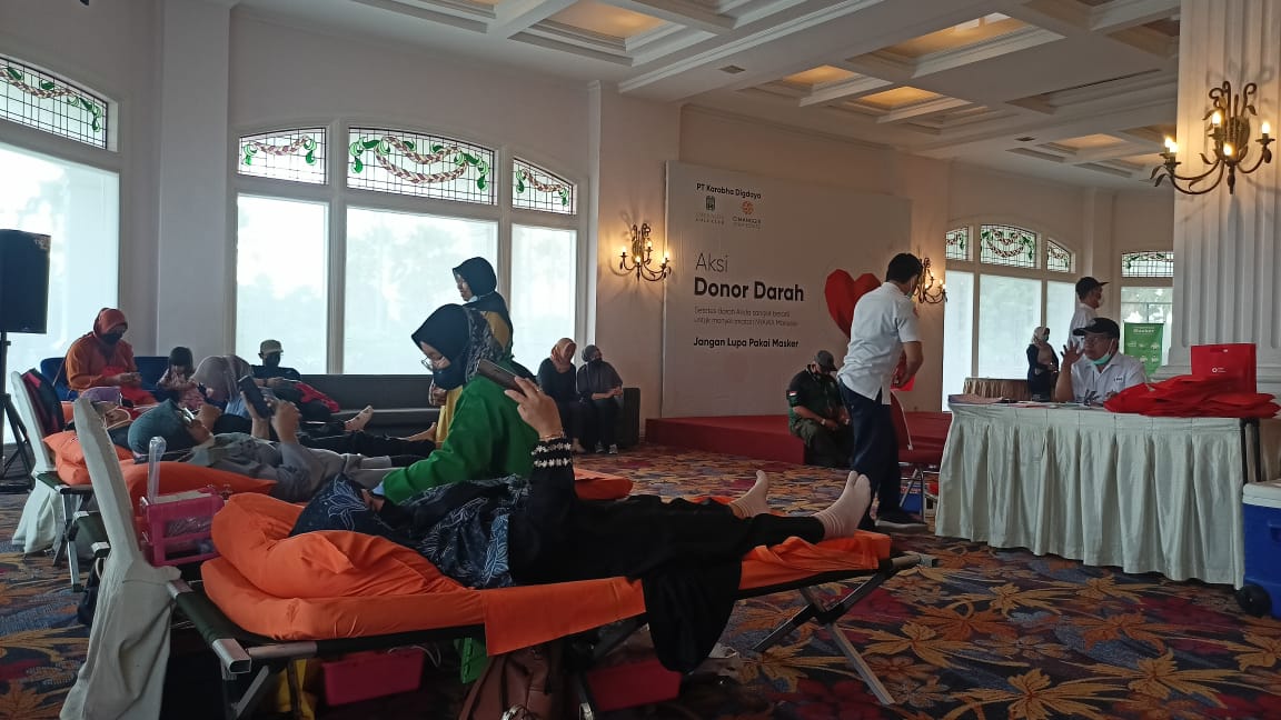 Kegiatan donor darah yang dilaksanakan oleh PT Karaba pada Rabut 8 Juni 2022