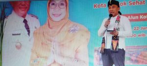 Wali Kota Depok Membuka Puncak Peringatan Hari Lanjut Usia Nasional Yang Berlangsung di Alun alun Kotya Depok