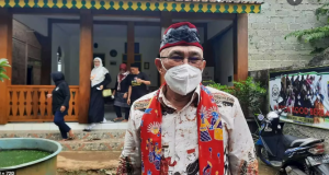 Idris Apresiasi Inovasi Warga Kampung Rawageni Bayar PBB Pakai Sampah