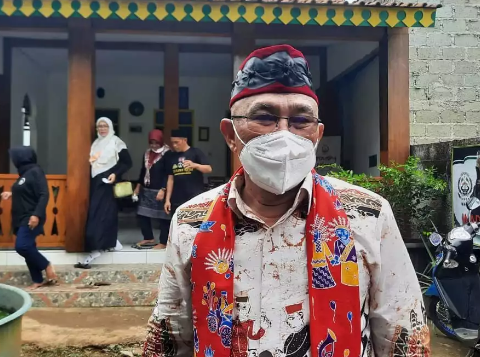 Idris Apresiasi Inovasi Warga Kampung Rawageni Bayar PBB Pakai Sampah
