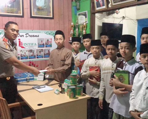 Sejumlah peserta Kuliah Kerja Profesi (KKP) Sekolah Staff dan Pimpinan Menengah (Sespimen) Polri Dikreg Ke-62, Angkatan 2022 melakukan serangkaian aksi sosial di wilayah Jember, Jawa Timur.