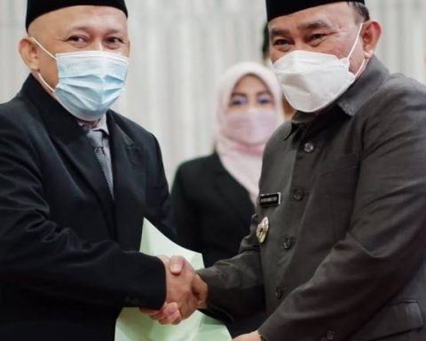 Idris Kukuhkan Pimpinan Baznas Kota Depok Periode 2022-2027