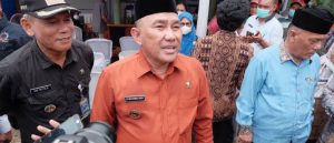 Wali Kota Depok Mohammad Idris menunggu instruksi pusat dan provinsi yang memiliki kewenangan untuk menarik obat sirup di apotik-apotik.