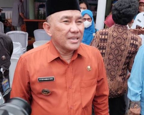 Wali Kota Depok Mohammad Idris menunggu instruksi pusat dan provinsi yang memiliki kewenangan untuk menarik obat sirup di apotik-apotik.