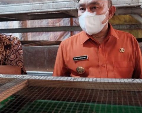 Mohammad idris apresiasi rumah maggot Cimpaeun