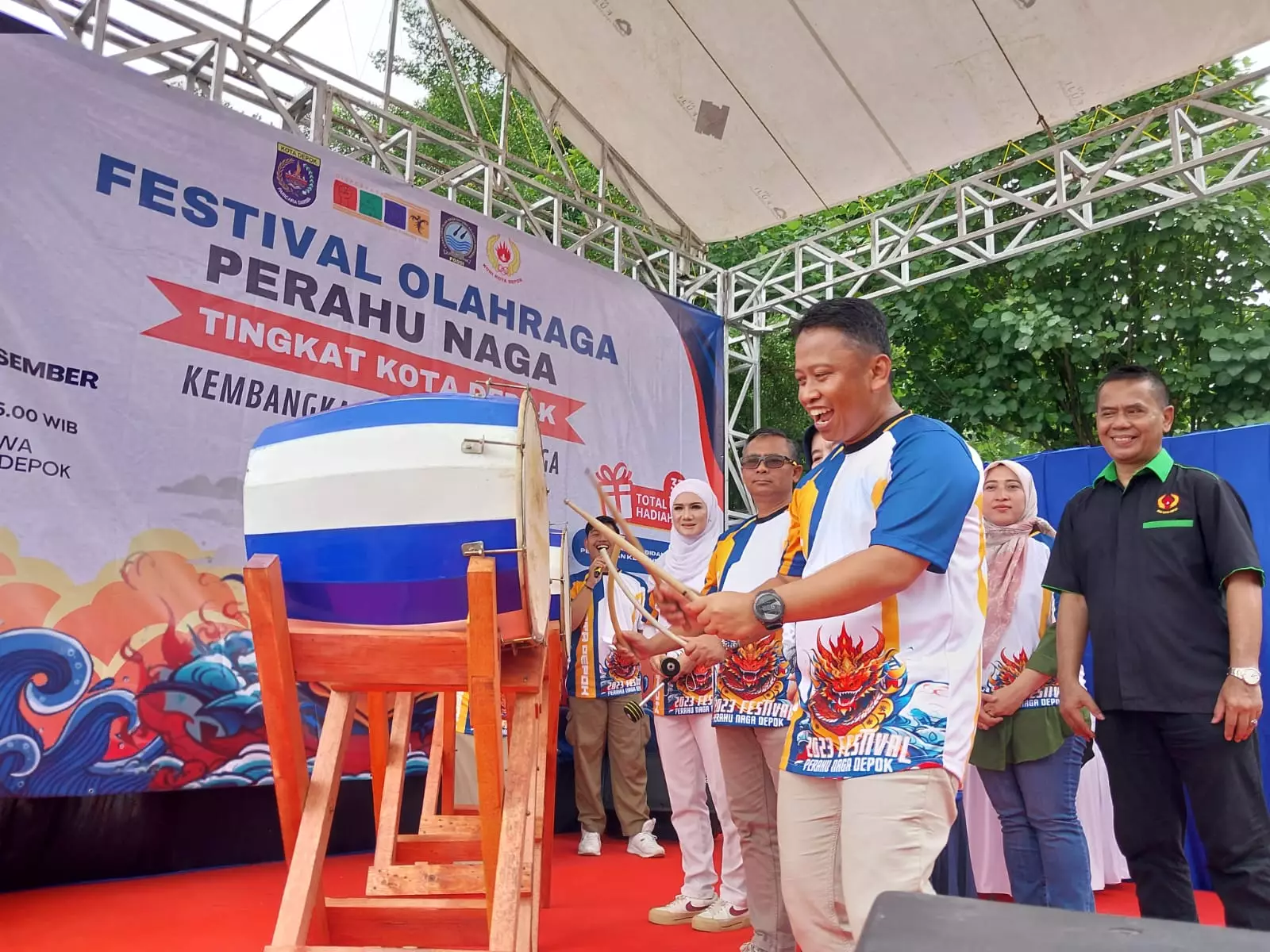 Sekda Depok Supian Suri membuka kegiatan perahu naga (istemewa)