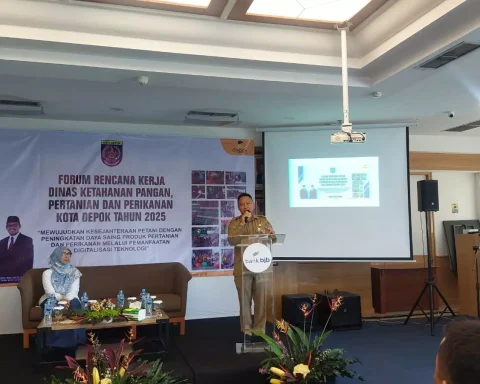 Sekda Kota Depok, Supian Suri membuka Forum PD DKP3 Kota Depok Tahun 2025 di Aula bank BJB Kota Depok, Senin (19/02/24). (Foto: Diskominfo Depok)