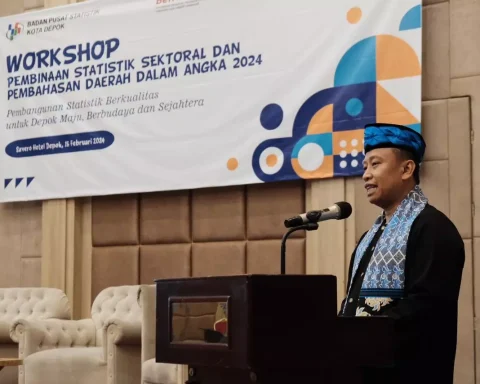 Sekda Kota Depok, Supian Suri saat memberikan sambutan pada Workshop Pembinaan Statistik Sektoral dan Pembahasan Daerah dalam Angka Tahun 2024 yang diadakan BPS Kota Depok. (istimewa)
