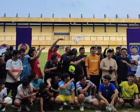 Sekda Depok saat bertemu komunitas futsal. (istimewa)