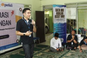 WOM Finance memberikan edukasi keuangan ke warga Depok. (Istimewa)