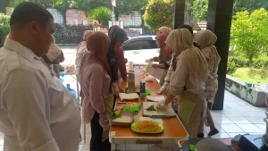 Suasana pelatihan tataboga yang berlangsung di Kantor Kelurahan Bojongsari Baru.(Istimewa)