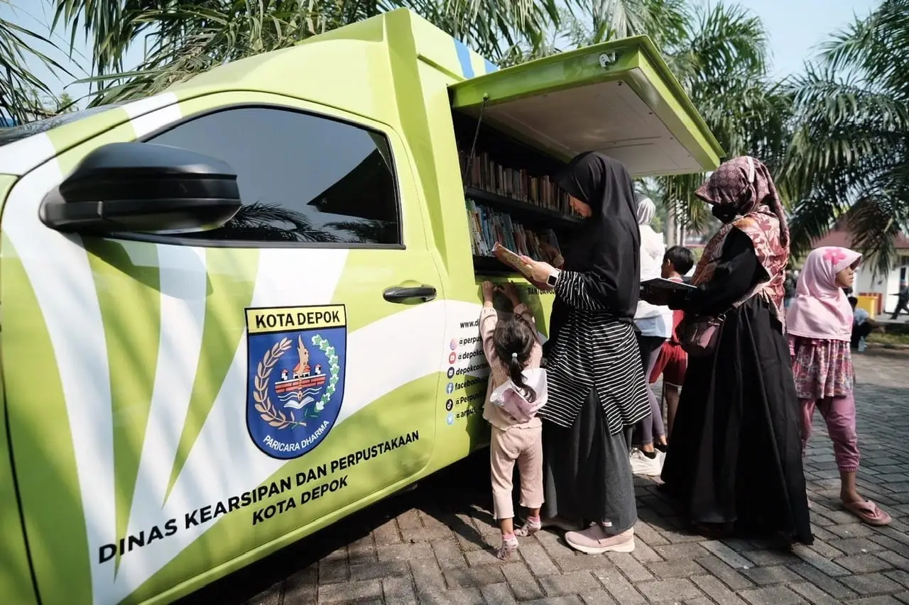 Kehadiran Perpustakaan Keliling di Alun-alun Kota Depok. (Diskominfo Depok)