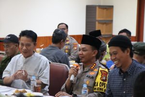 Polres Depok bersama awak media. (istimewa)