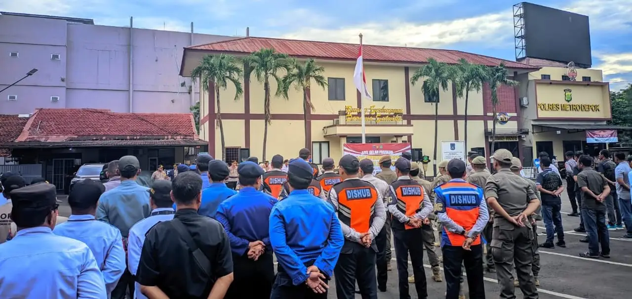 Petugas Dishub saat mengikuti arahan Polres Metro Depok pada Operasi Ketupat Jaya 2025, beberapa waktu lalu. (Istimewa)