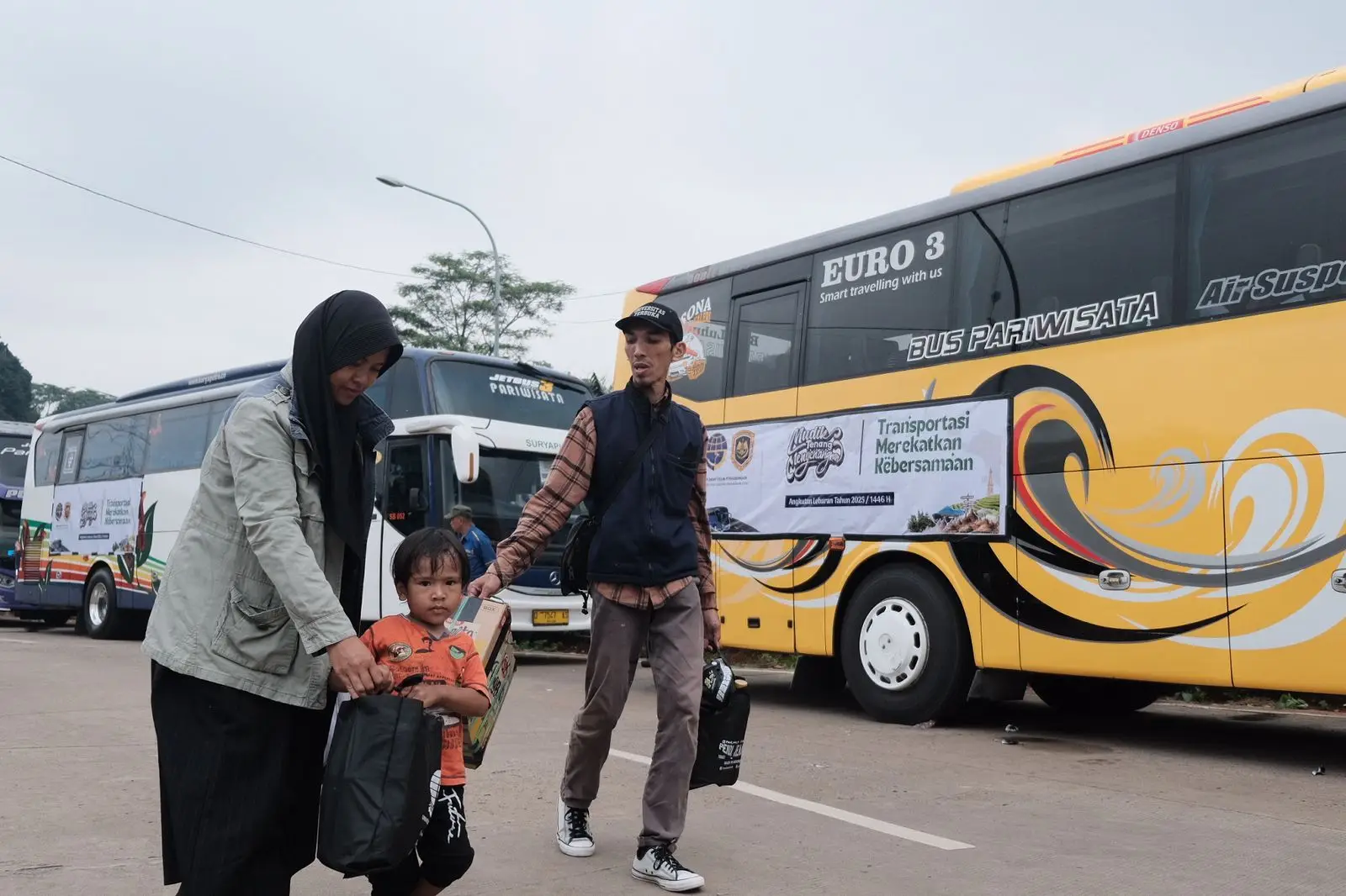 Warga Depok yang mau mudik lewat Terminal Jatijajar. (Istimewa)