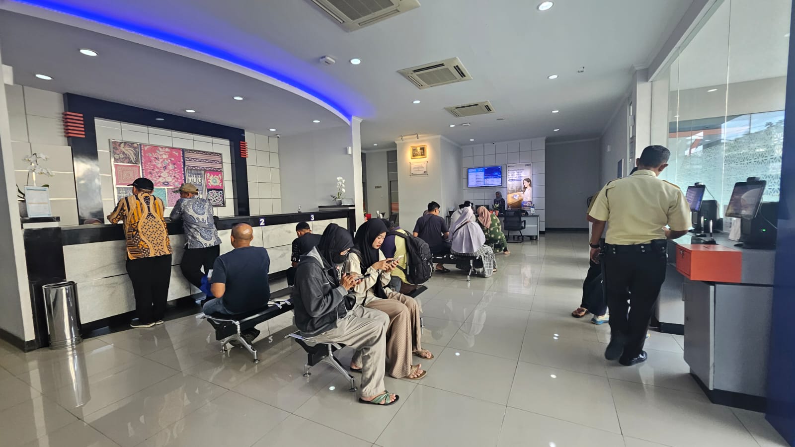 Ilustrasi suasana di bank BRI. (Istimewa)
