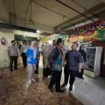 PJ sekolah saat melakukan role play praktik di lapangan terkait penerapan KTR, Jumat