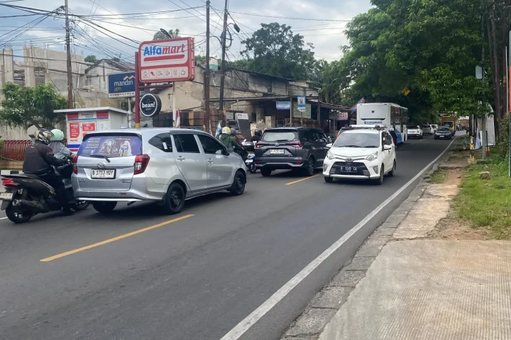 Atasi macet: Inilah jalan Raya Sawangan yang akan diperlebar pada tahun ini untuk mengatasi macet.